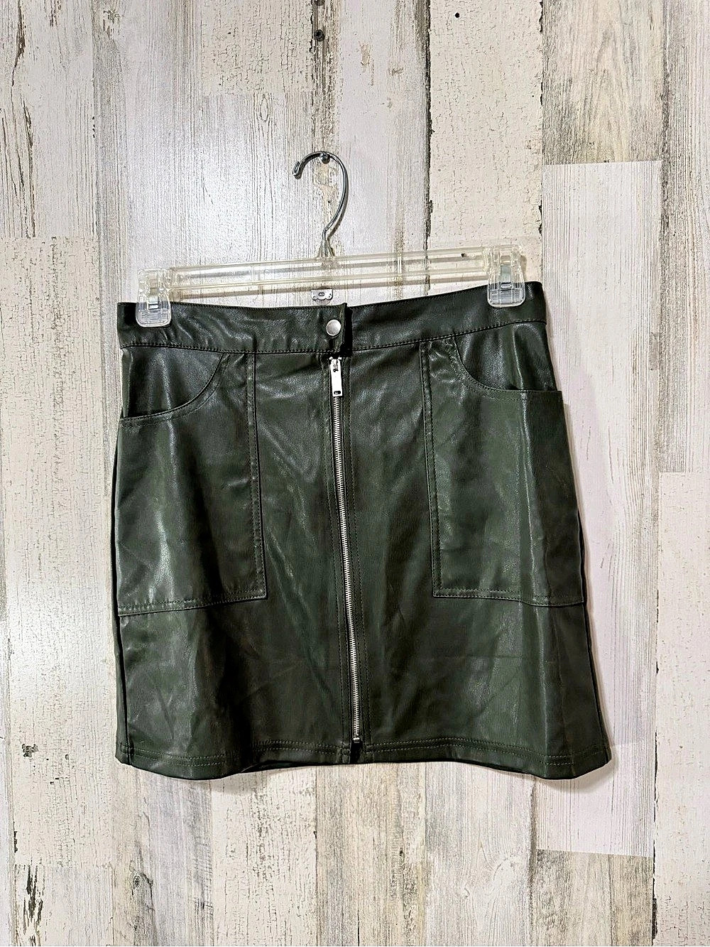 Lane Tree Faux Leather Mini Skirt Green Zipper Details Size Large NWT